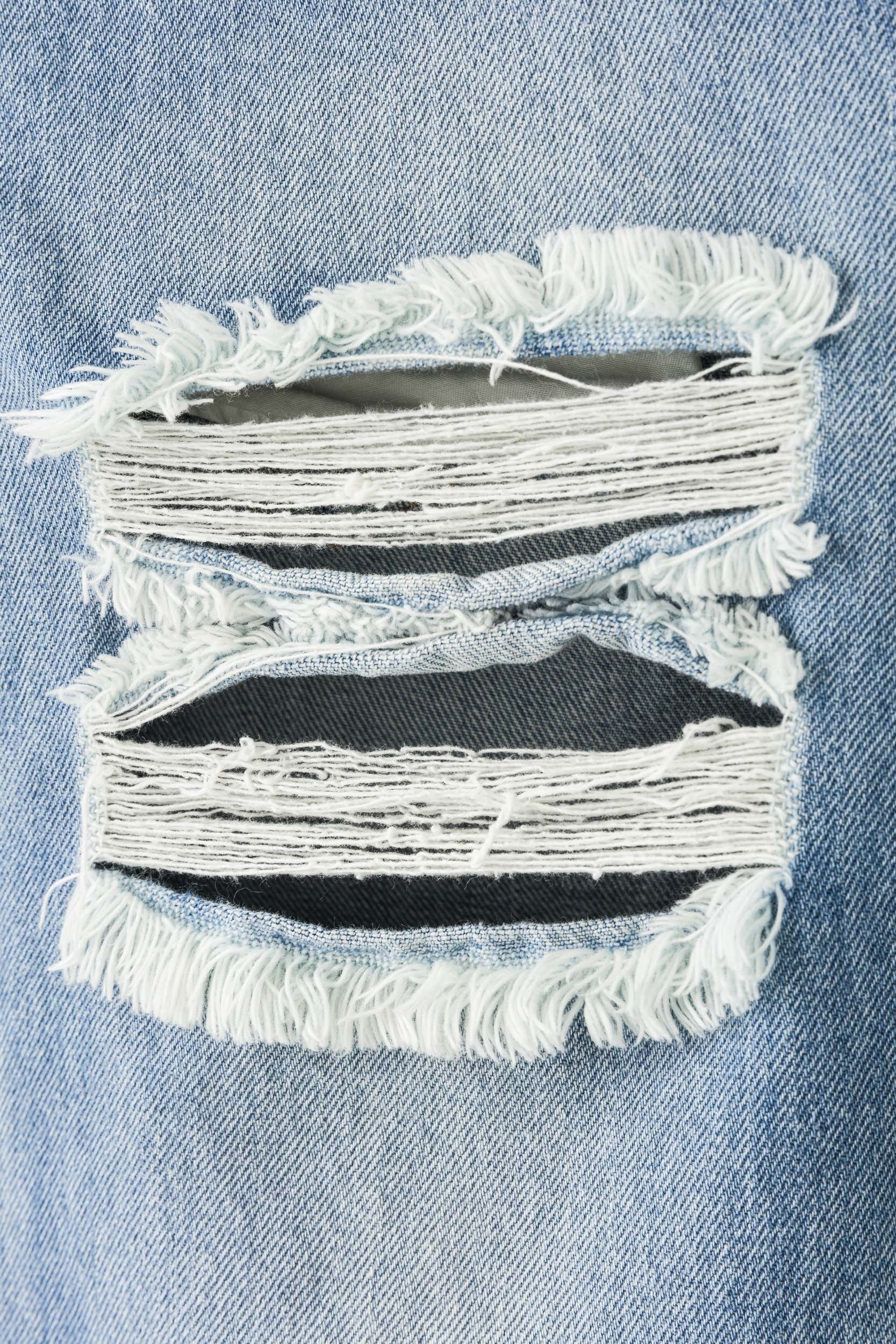 DISTRESSED LIGHT BLUE DENIM