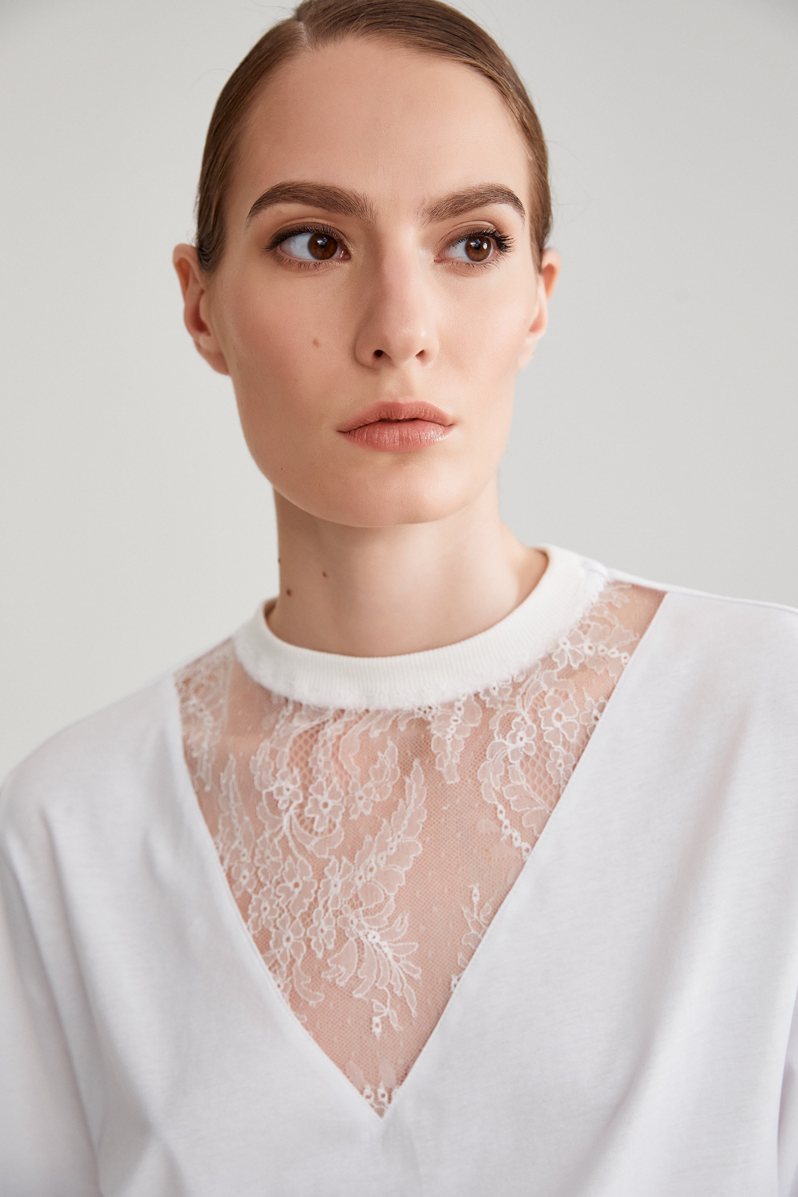 LACE DETAIL WHITE T-SHIRT