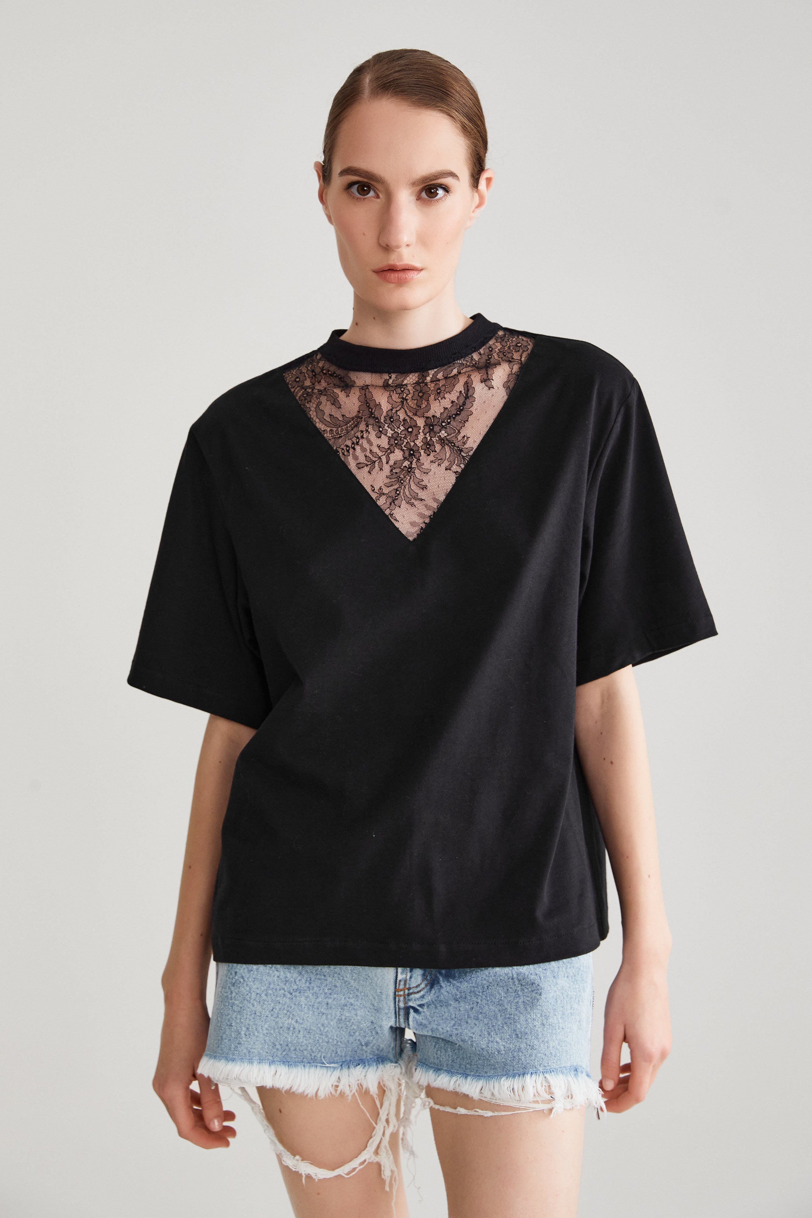 LACE DETAIL BLACK T-SHIRT